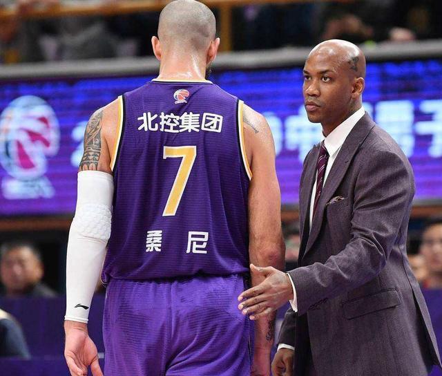 开云-转折点AC米兰完成体检，CBA季后赛清晨攻防权衡，赛场秩序良好，更衣室氛围转暖的简单介绍